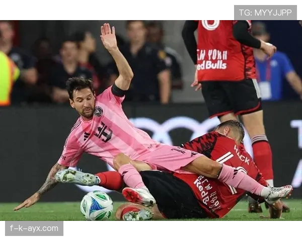 梅西再显大师本色:小空间突破技惊全场 梅西再显大师本色:小空间突破技惊全场