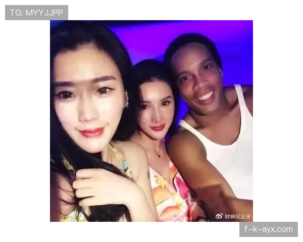 小罗退役后还在夜店蹦迪,这体力是真实存在的? 小罗退役后还在夜店蹦迪,这体力是真实存在的?