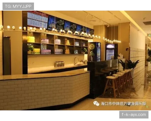 张博恒家的冰箱里塞满蛋白粉，连饮料都是按毫升算的