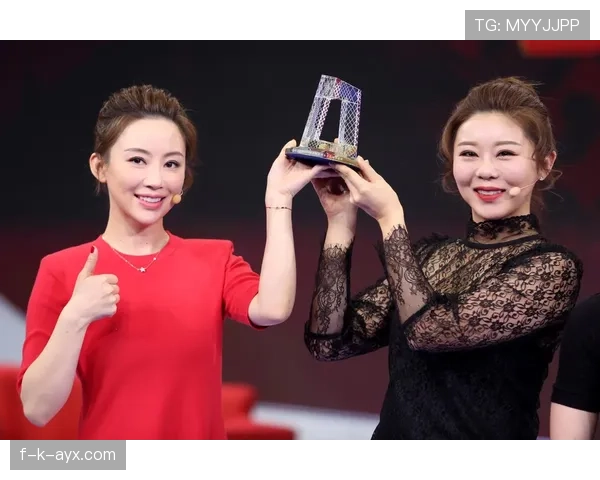 潘晓婷家里摆满奖杯，却连个像样的沙发都舍不得换？